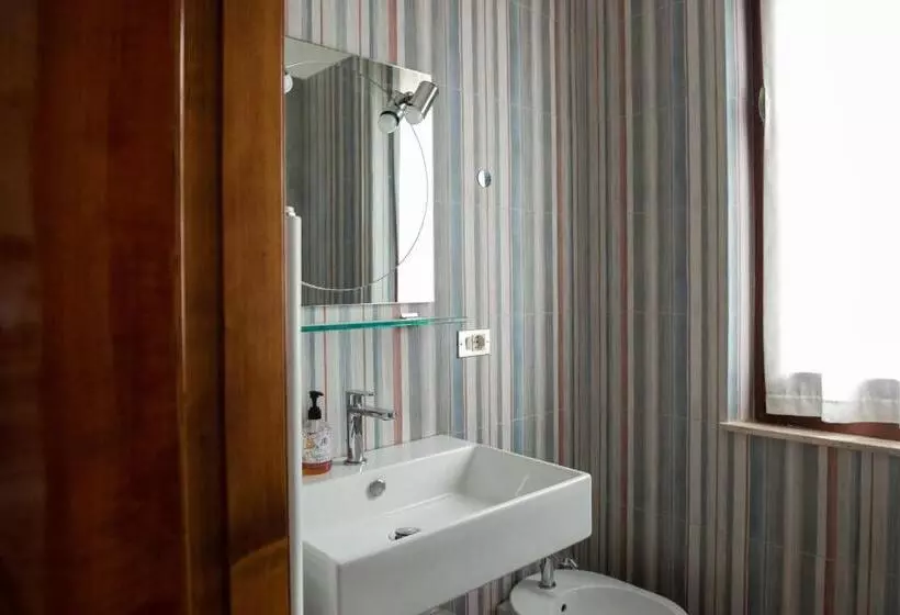 ペンション La Rosa Rooms & Holiday Home