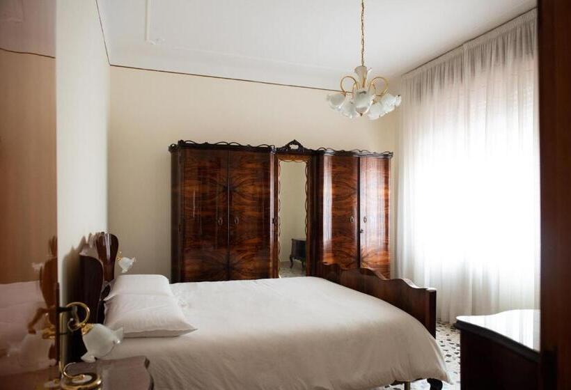 פנסיון La Rosa Rooms & Holiday Home