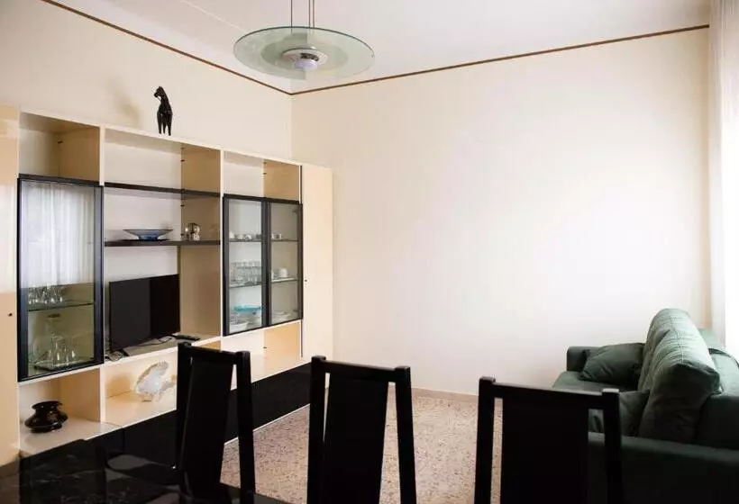 ペンション La Rosa Rooms & Holiday Home