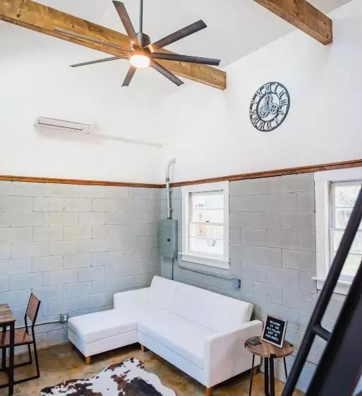 ペンション Olde Village Loft   Unique Park Circle Experience