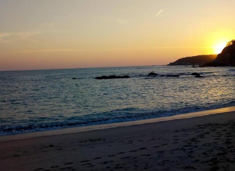 بنسيون Room In House   Double Bed, Queen Size, Small Kitchen, Terrace, Wi Fi  Air Condition Quiet