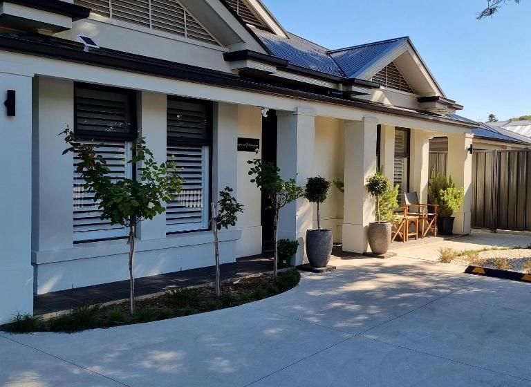 Bed and Breakfast Hampton On Washington   Free Wifi And Netflix