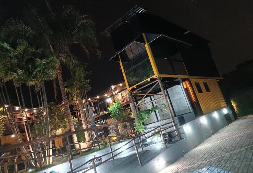 Hotel Flores De Holambra