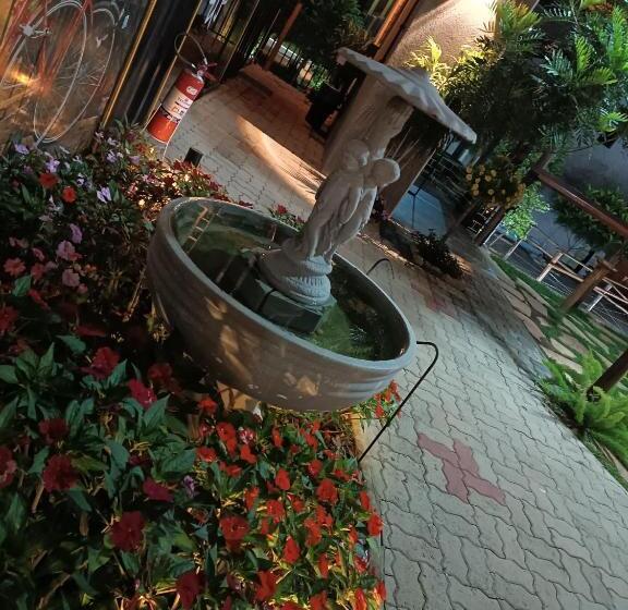 Hotel Flores De Holambra