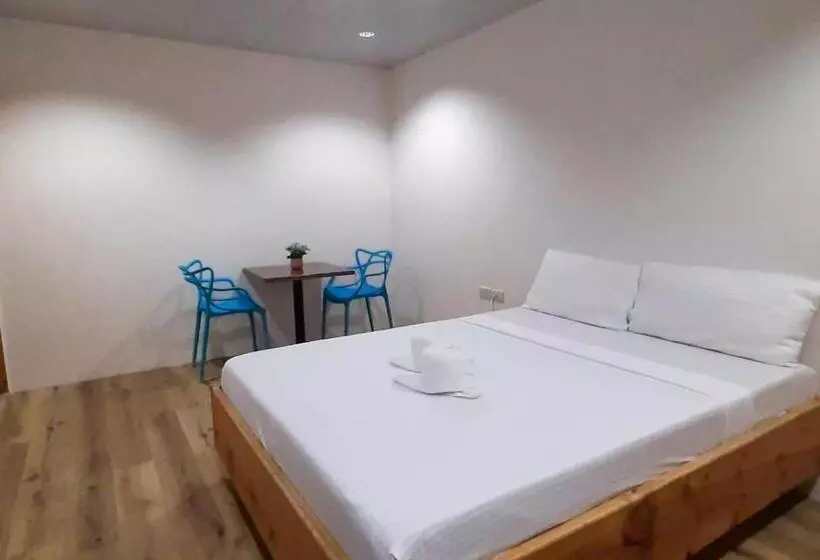 ホテル M Liloan Pension House