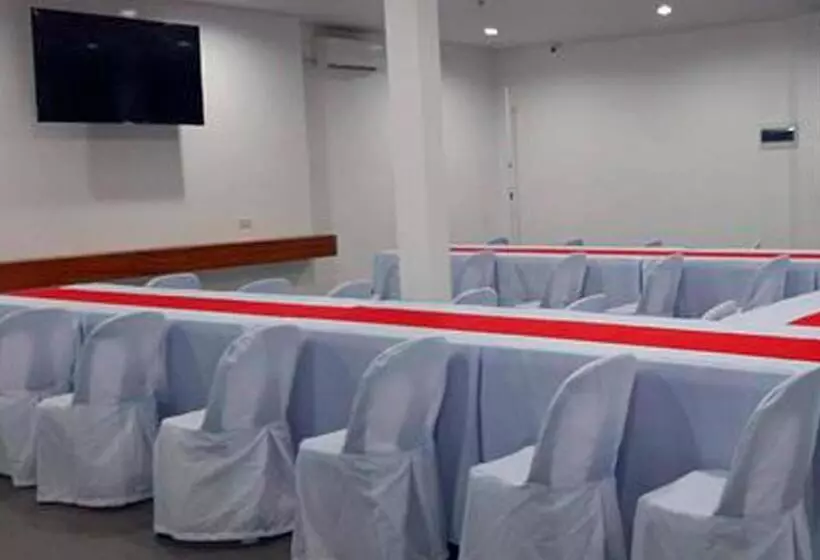 ホテル M Liloan Pension House