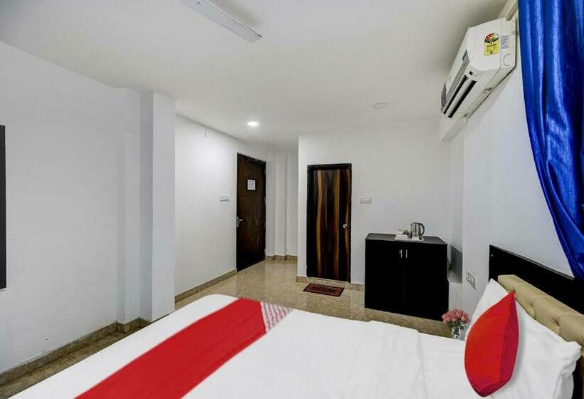 בית מלון כפרי Oyo Flagship 80529 Salomi Premium