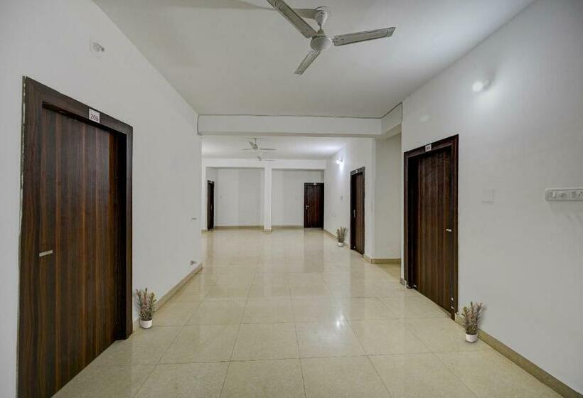 בית מלון כפרי Oyo Flagship 80529 Salomi Premium