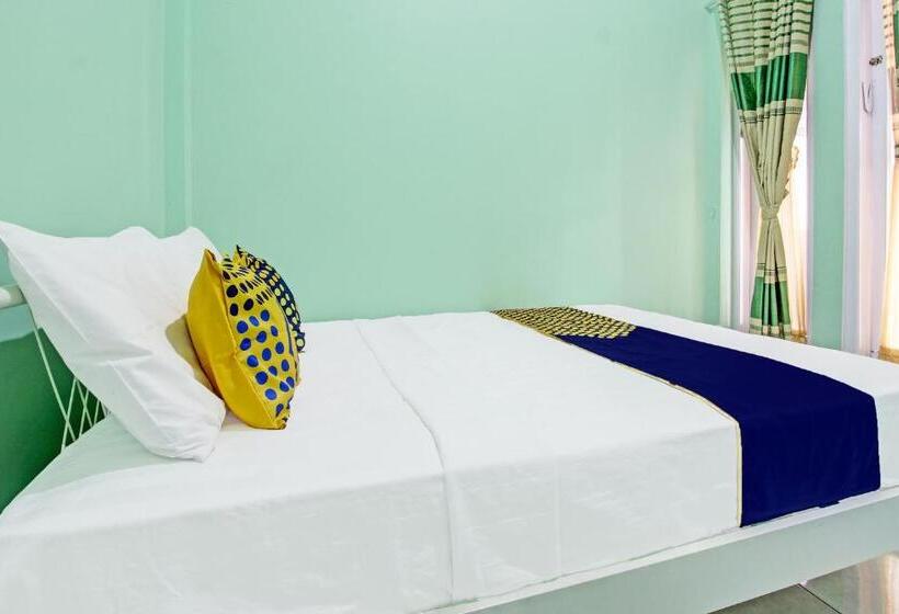 בית מלון כפרי Spot On 92012 Homestay Grand Mahkota Permai Syariah