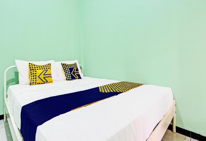 בית מלון כפרי Spot On 92012 Homestay Grand Mahkota Permai Syariah