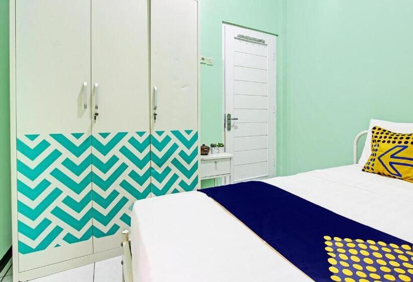 בית מלון כפרי Spot On 92012 Homestay Grand Mahkota Permai Syariah