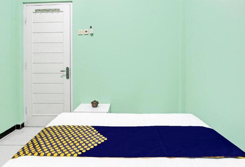 בית מלון כפרי Spot On 92012 Homestay Grand Mahkota Permai Syariah