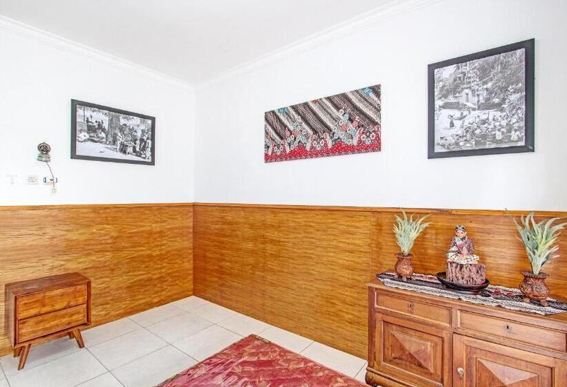 בית מלון כפרי Spot On 92012 Homestay Grand Mahkota Permai Syariah