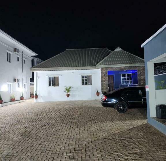 The 401 Hotel And Suites