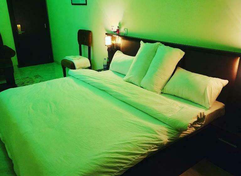 The 401 Hotel And Suites