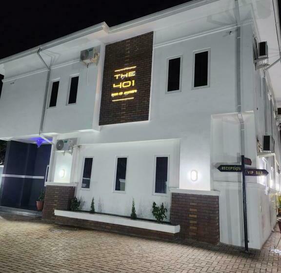 The 401 Hotel And Suites