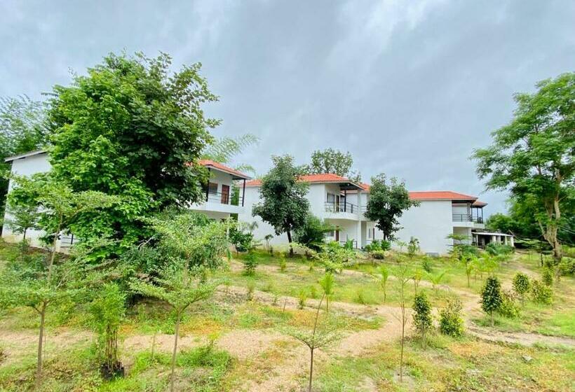 Aaranya Resort By Vihasta