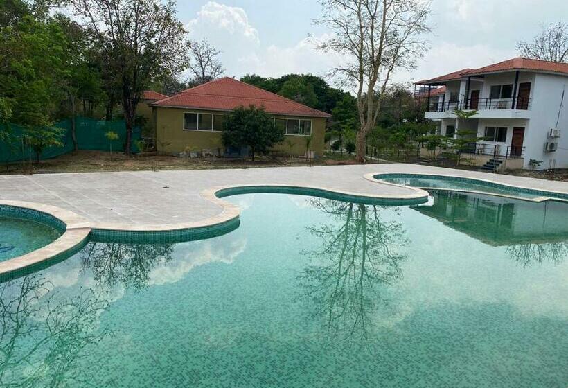 Aaranya Resort By Vihasta