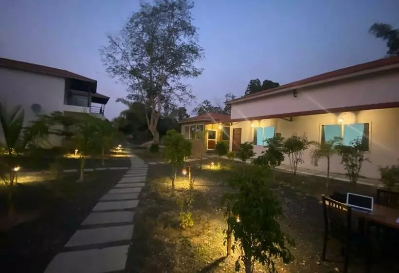 Aaranya Resort By Vihasta