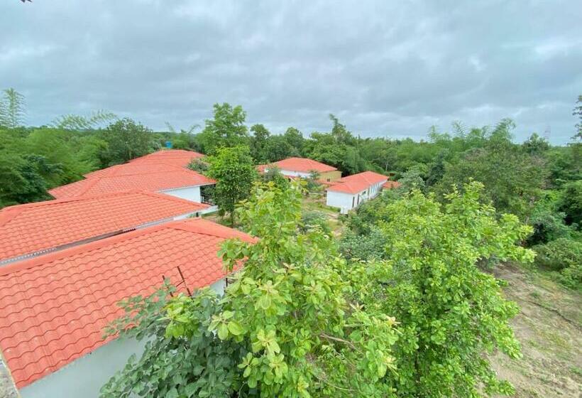 Aaranya Resort By Vihasta