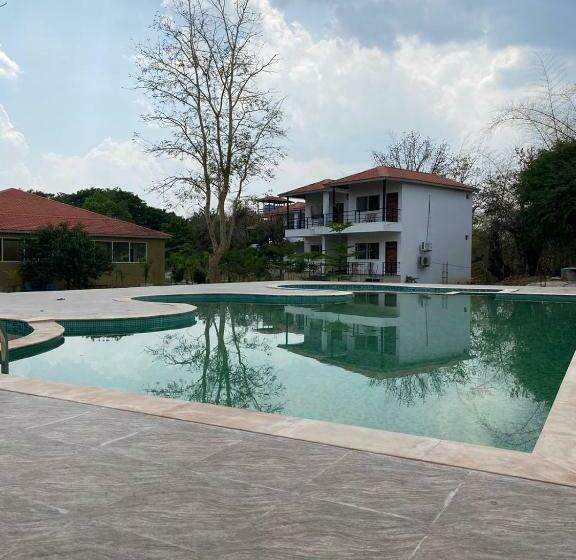 Aaranya Resort By Vihasta