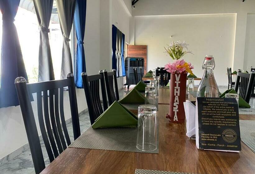 Aaranya Resort By Vihasta