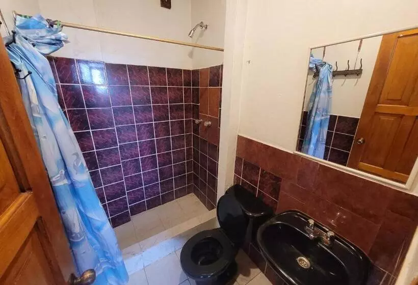 ユースホステル La Minga Hostal