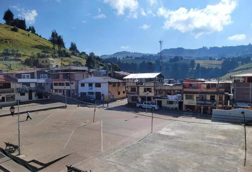 ユースホステル La Minga Hostal