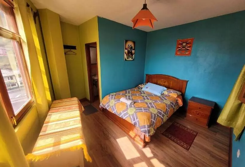 ユースホステル La Minga Hostal