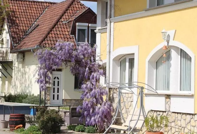 ベッドアンドブレックファースト Jade Panzio