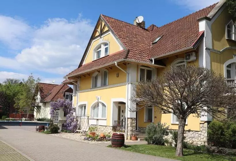 ベッドアンドブレックファースト Jade Panzio