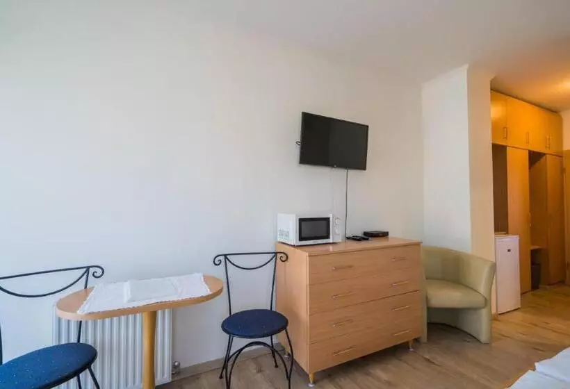 ベッドアンドブレックファースト Jade Panzio