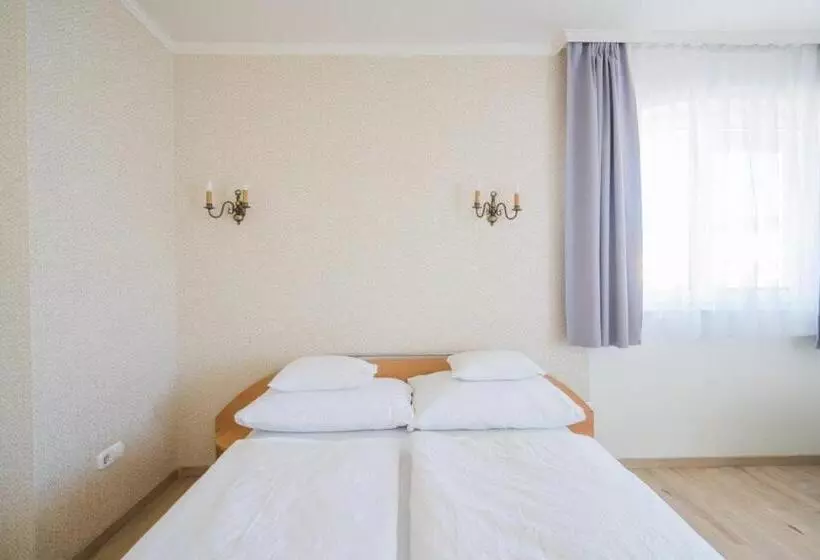 ベッドアンドブレックファースト Jade Panzio