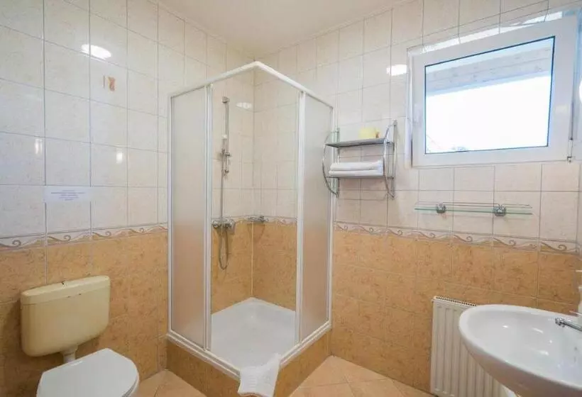 ベッドアンドブレックファースト Jade Panzio