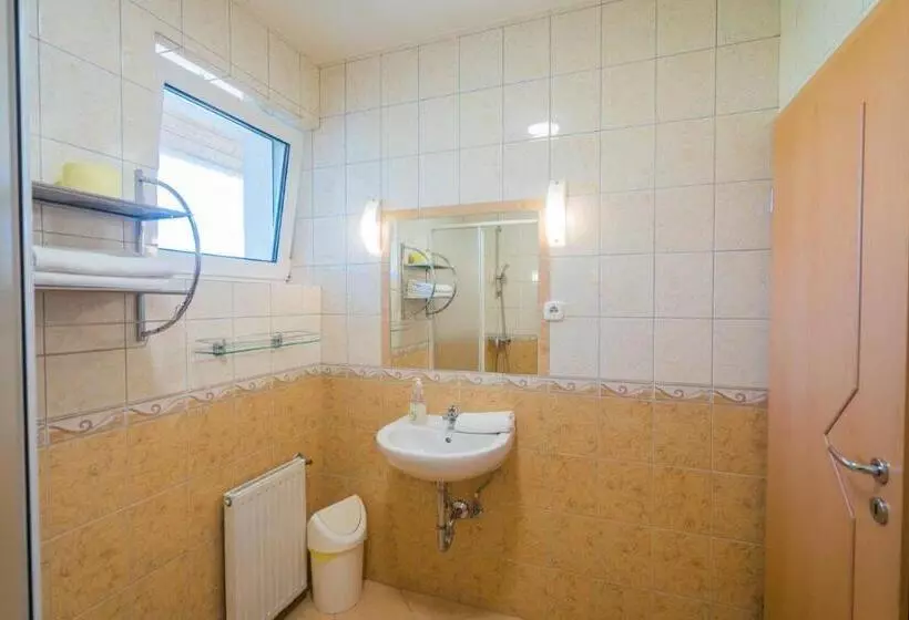 ベッドアンドブレックファースト Jade Panzio