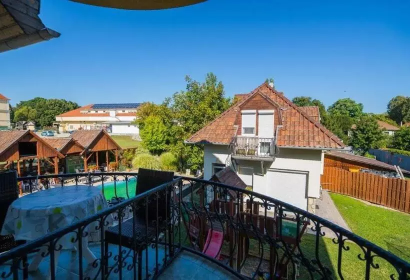 ベッドアンドブレックファースト Jade Panzio