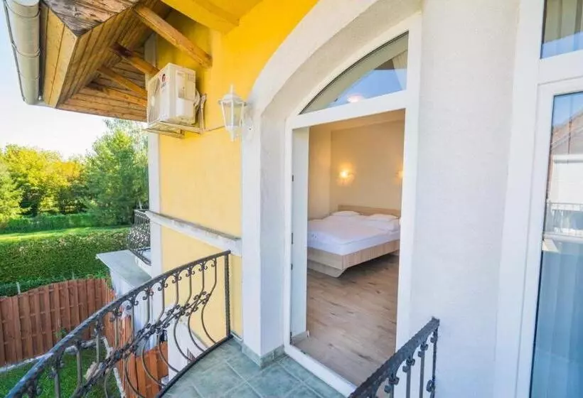 ベッドアンドブレックファースト Jade Panzio