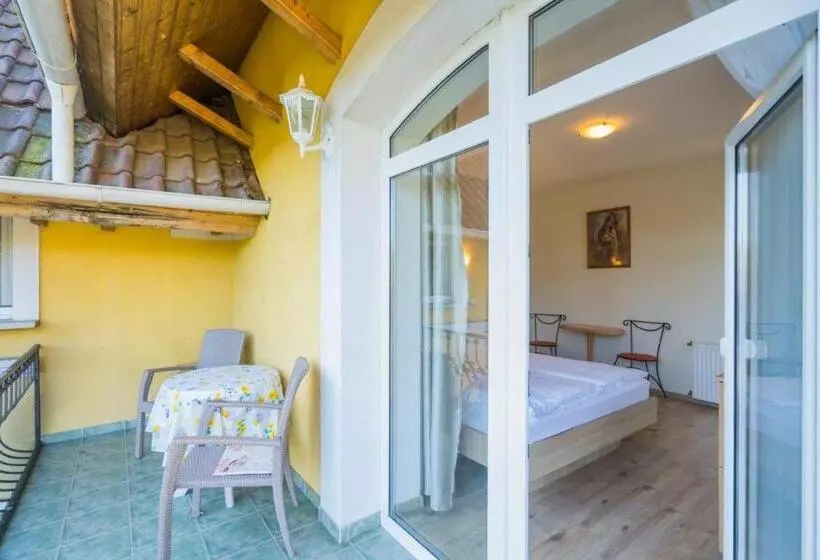 ベッドアンドブレックファースト Jade Panzio