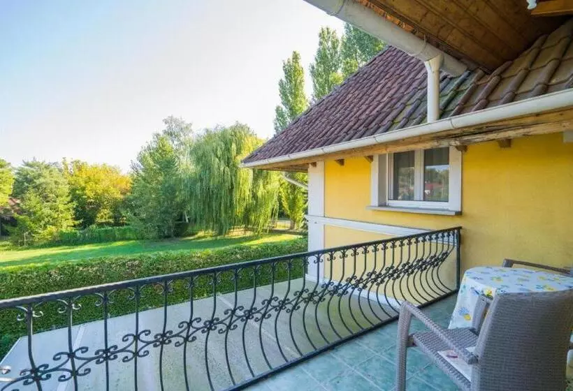 ベッドアンドブレックファースト Jade Panzio