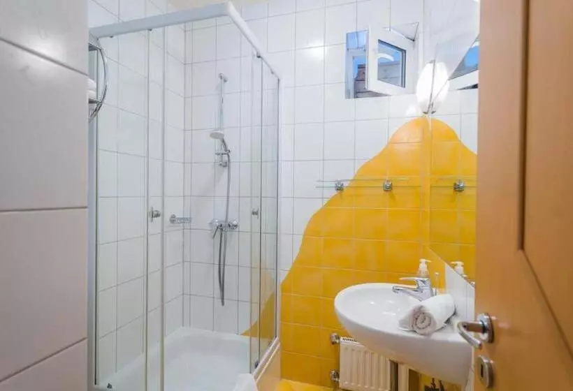 ベッドアンドブレックファースト Jade Panzio