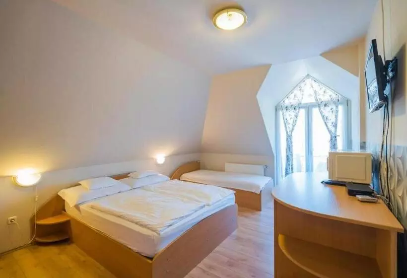 ベッドアンドブレックファースト Jade Panzio