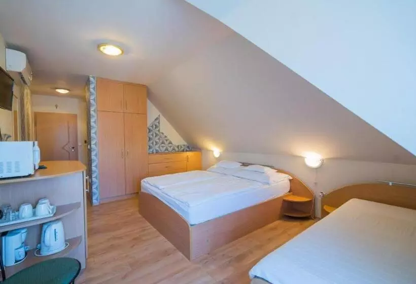 ベッドアンドブレックファースト Jade Panzio