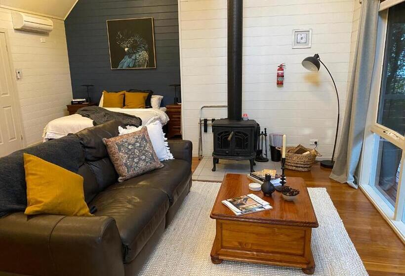 ベッドアンドブレックファースト Two Truffles Cottage Accommodation