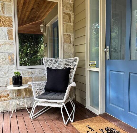 ベッドアンドブレックファースト Two Truffles Cottage Accommodation