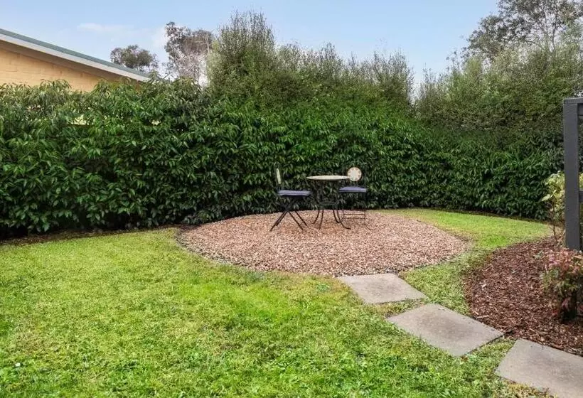 Aamiaismajoitus (B&B) Two Truffles Cottage Accommodation