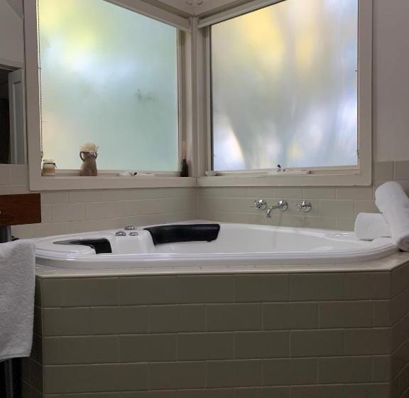 ベッドアンドブレックファースト Two Truffles Cottage Accommodation