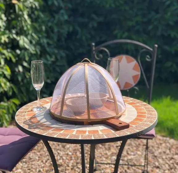 Aamiaismajoitus (B&B) Two Truffles Cottage Accommodation