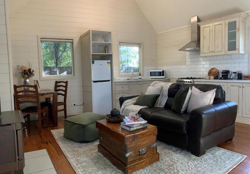 ベッドアンドブレックファースト Two Truffles Cottage Accommodation