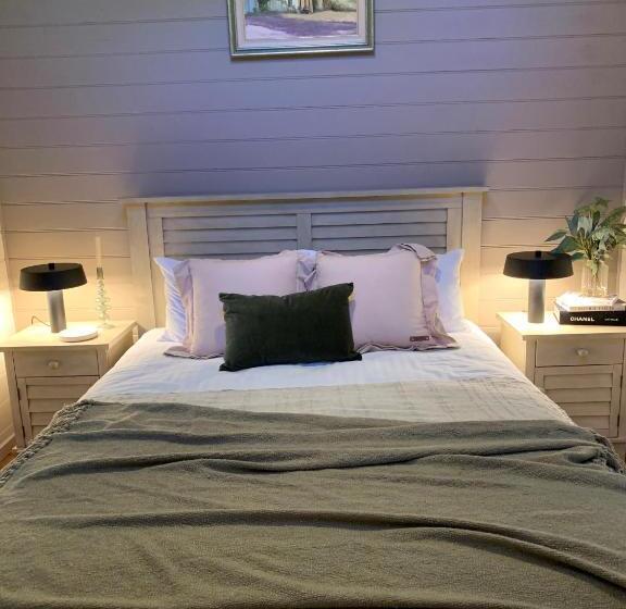 ベッドアンドブレックファースト Two Truffles Cottage Accommodation