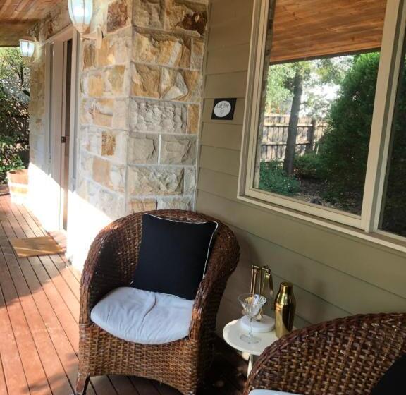 ベッドアンドブレックファースト Two Truffles Cottage Accommodation